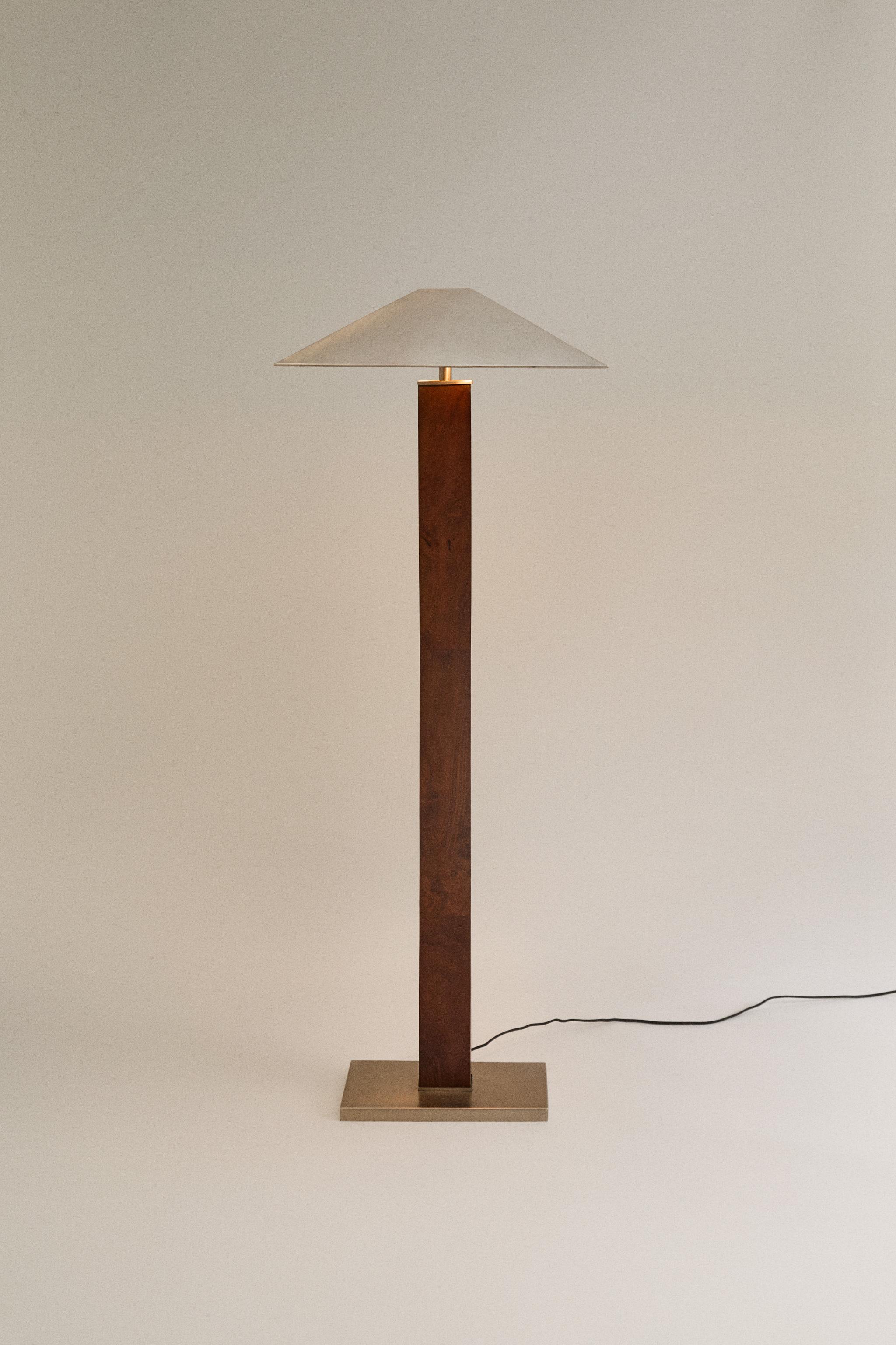 METAL AND WOOD STEM LAMP